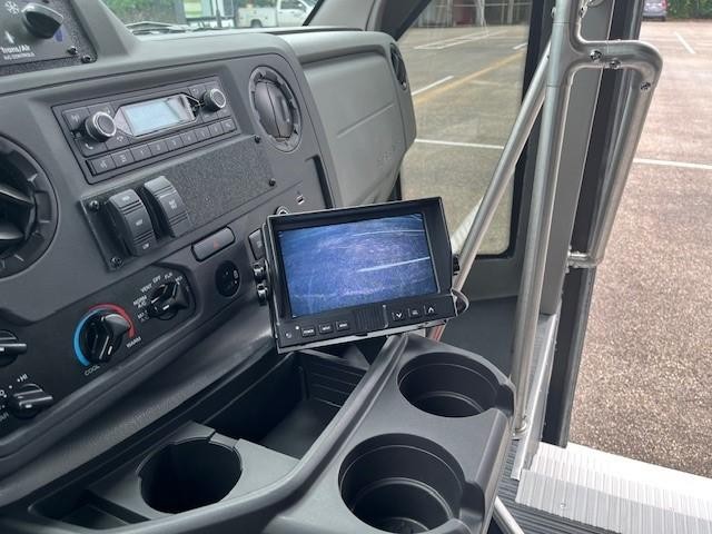 Diamond Coach VIP 2200 Vehicle Image 10