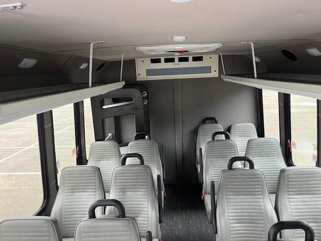 Diamond Coach VIP 2200 Vehicle Image 13