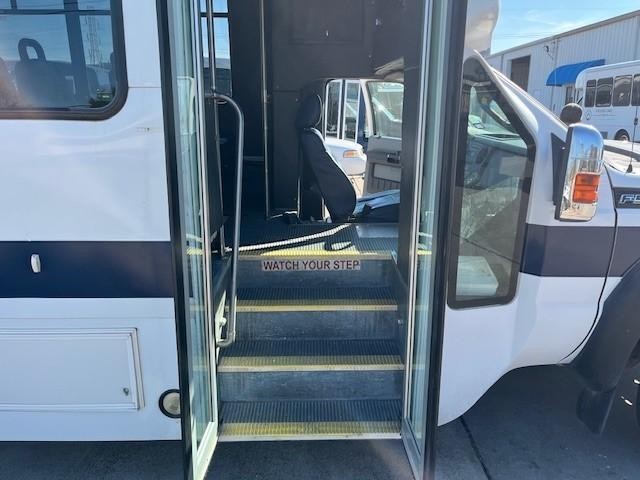 Champion Defender Vehicle Image 06