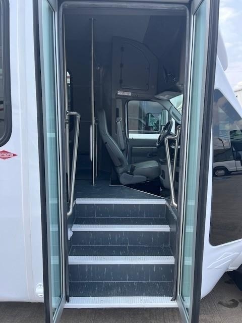 Diamond Coach vip 2200P/T Vehicle Image 11