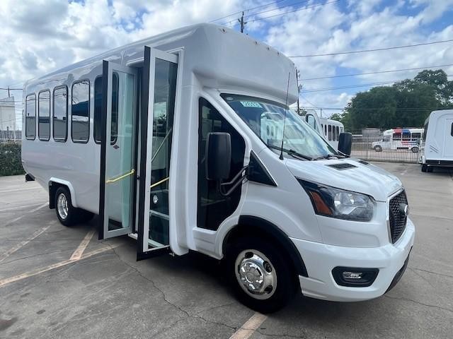 Diamond Coach TR2200 Vehicle Image 04