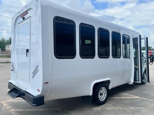 Diamond Coach TR2200 Vehicle Image 05