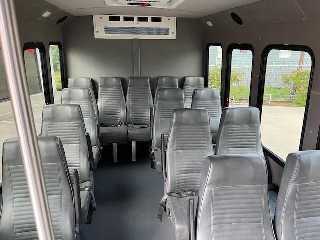 Diamond Coach TR2200 Vehicle Image 11