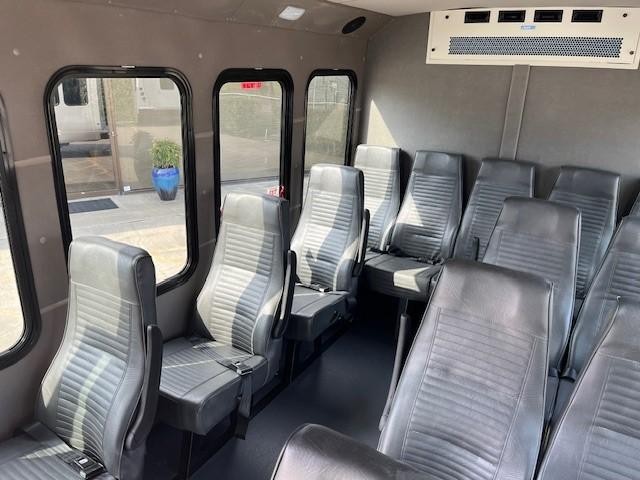 Diamond Coach TR2200 Vehicle Image 12