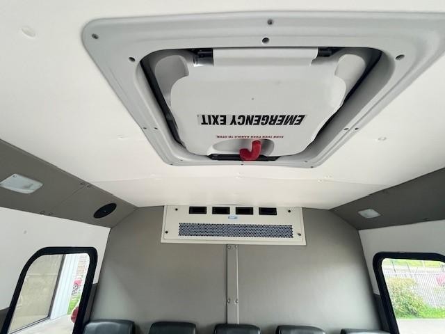 Diamond Coach TR2200 Vehicle Image 13