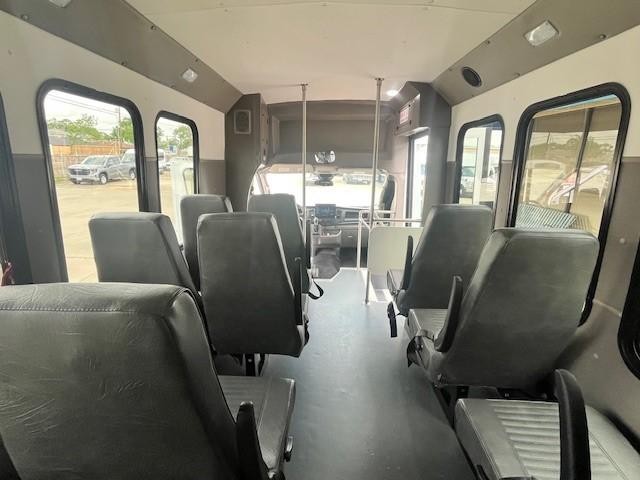 Diamond Coach TR2200 Vehicle Image 14