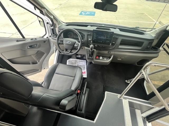 Diamond Coach TR2200 Vehicle Image 16