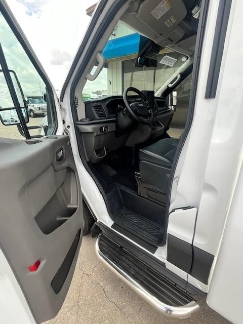 Diamond Coach TR2200 Vehicle Image 18