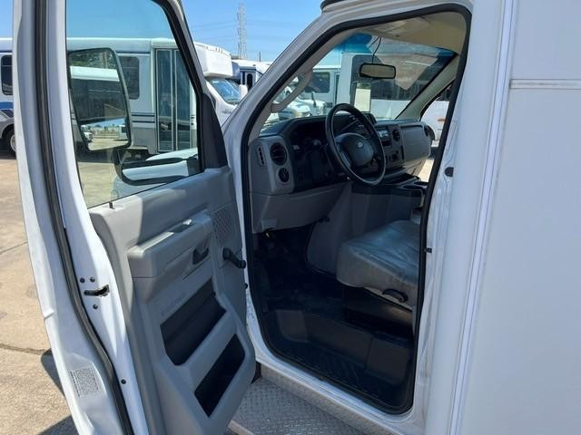 Worldtrans 220 P/T Vehicle Image 09
