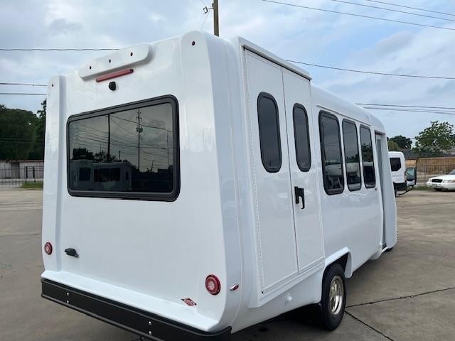 Diamond Coach VIP 2200PT Vehicle Image 06