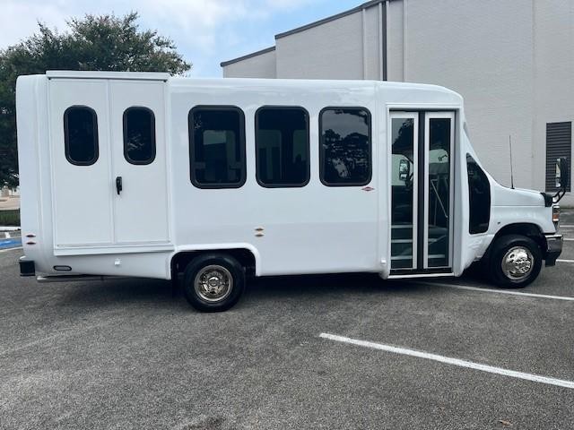 Diamond Coach VIP 2200PT Vehicle Image 07