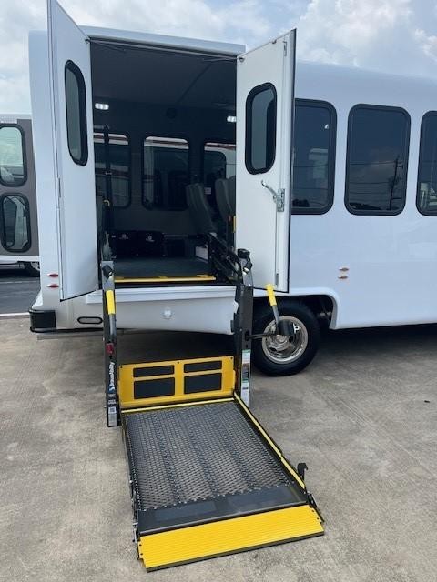 Diamond Coach VIP 2200PT Vehicle Image 09