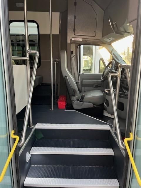 Diamond Coach VIP 2200PT Vehicle Image 12