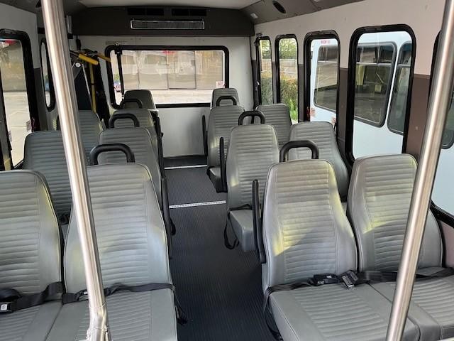 Diamond Coach VIP 2200PT Vehicle Image 13