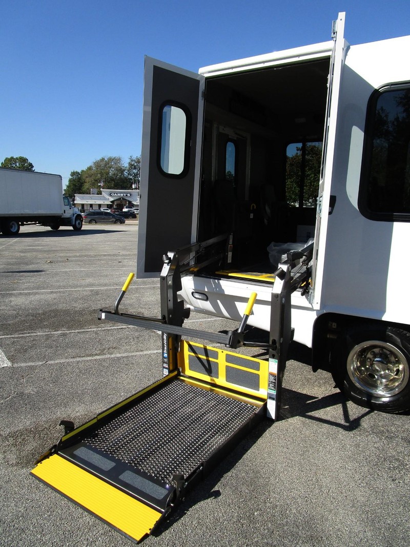 Diamond Coach VIP 2200PT Vehicle Image 10