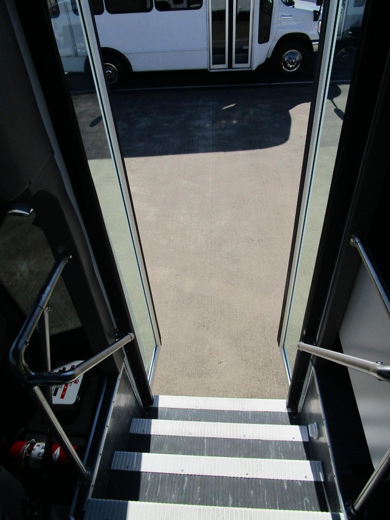 Diamond Coach VIP 2200PT Vehicle Image 18