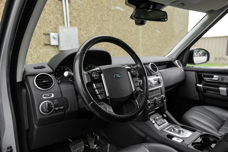 Land Rover LR4 Vehicle Full-screen Gallery Image 03