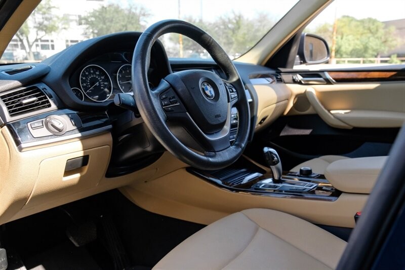 BMW X3 Vehicle Full-screen Gallery Image 03