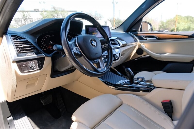 BMW X3 Vehicle Full-screen Gallery Image 03