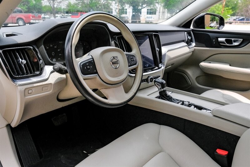 Volvo S60 Vehicle Full-screen Gallery Image 03