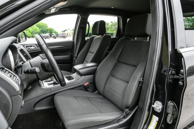 Jeep Grand Cherokee Vehicle Full-screen Gallery Image 03