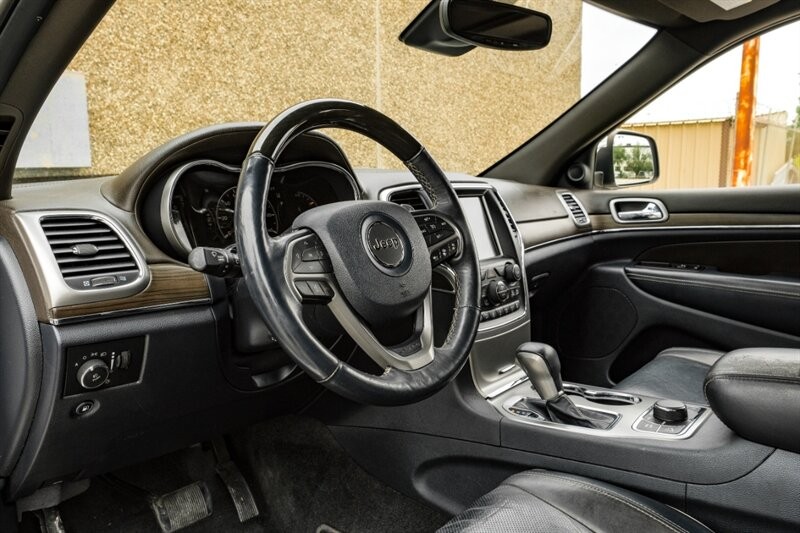 Jeep Grand Cherokee Vehicle Full-screen Gallery Image 03