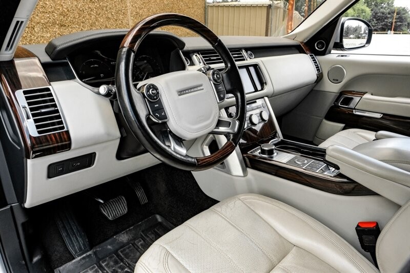 Land Rover Range Rover Vehicle Full-screen Gallery Image 03