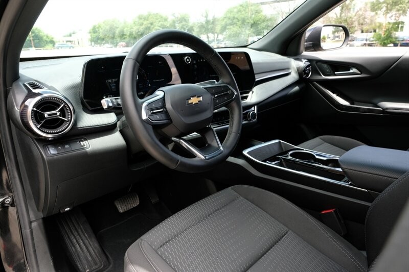 Chevrolet Equinox Vehicle Full-screen Gallery Image 03