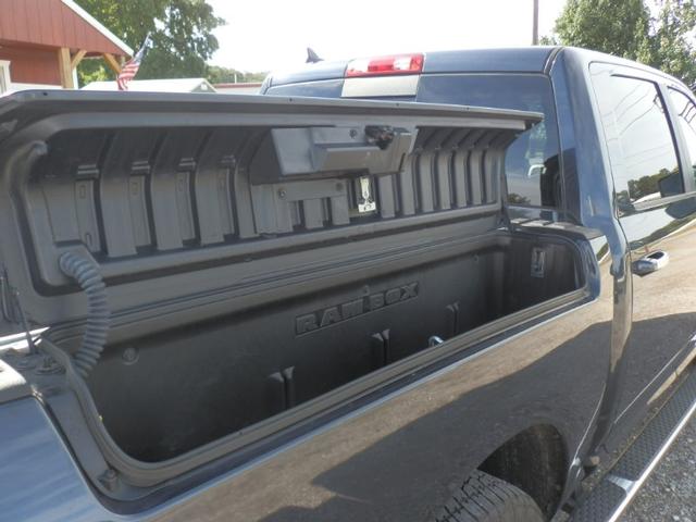 Ram 1500 Vehicle Full-screen Gallery Image 12