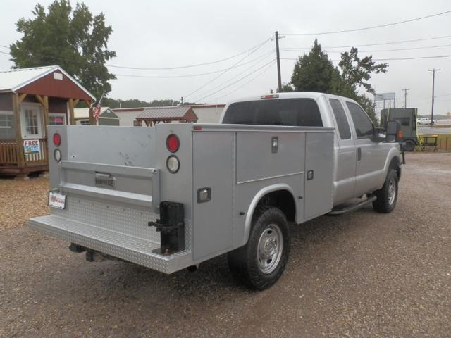 Ford Super Duty F-250 SRW Vehicle Full-screen Gallery Image 04