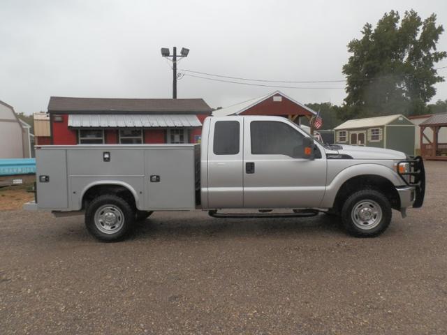 Ford Super Duty F-250 SRW Vehicle Full-screen Gallery Image 06