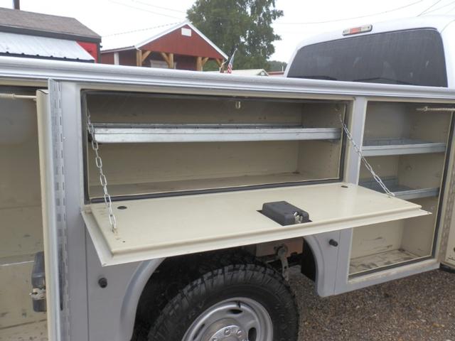 Ford Super Duty F-250 SRW Vehicle Full-screen Gallery Image 13