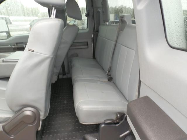 Ford Super Duty F-250 SRW Vehicle Full-screen Gallery Image 19