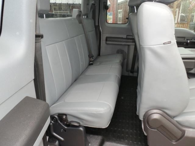 Ford Super Duty F-250 SRW Vehicle Full-screen Gallery Image 22