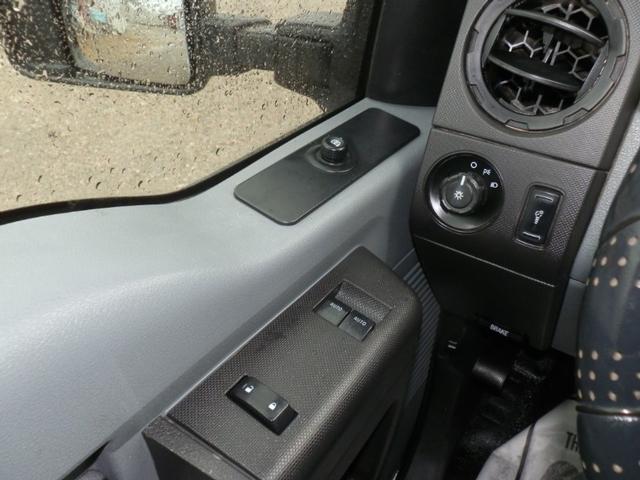 Ford Super Duty F-250 SRW Vehicle Full-screen Gallery Image 23