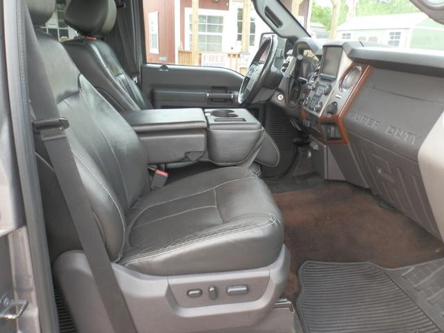 Ford Super Duty F-350 Vehicle Full-screen Gallery Image 11