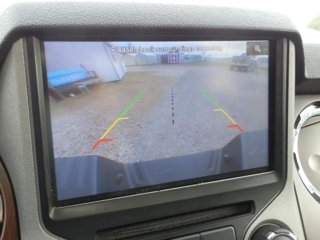 Ford Super Duty F-350 Vehicle Full-screen Gallery Image 14