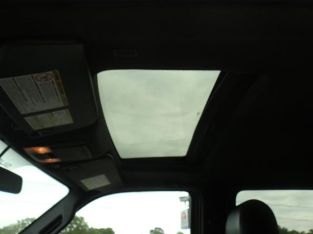 Ford Super Duty F-350 Vehicle Full-screen Gallery Image 16