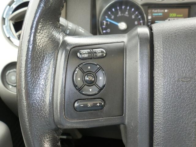 Ford Super Duty F-350 Vehicle Full-screen Gallery Image 17