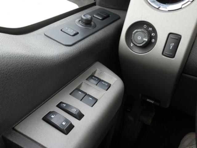 Ford Super Duty F-350 Vehicle Full-screen Gallery Image 19