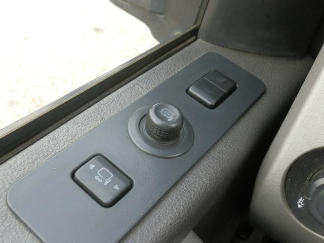 Ford Super Duty F-350 Vehicle Full-screen Gallery Image 20