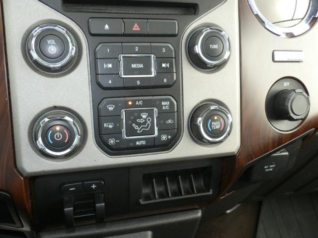 Ford Super Duty F-350 Vehicle Full-screen Gallery Image 21