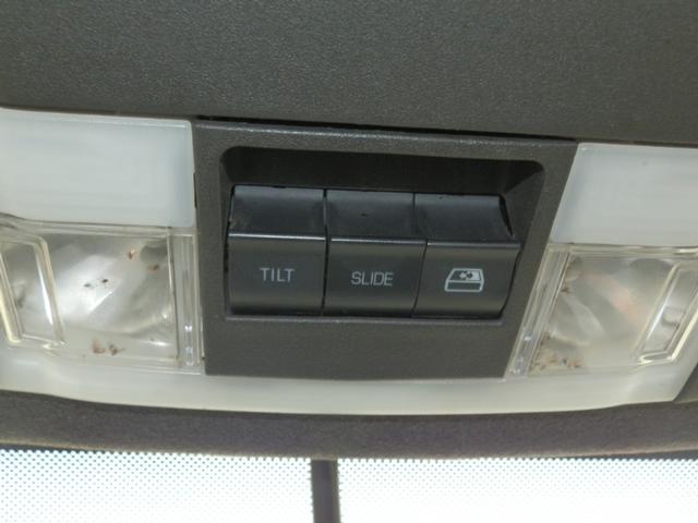 Ford Super Duty F-350 Vehicle Full-screen Gallery Image 31