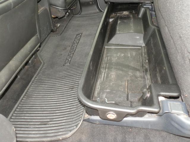 Ford Super Duty F-350 Vehicle Full-screen Gallery Image 32