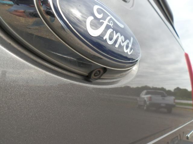 Ford Super Duty F-350 Vehicle Full-screen Gallery Image 34