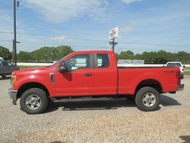 Ford Super Duty F-250 Vehicle Full-screen Gallery Image 05