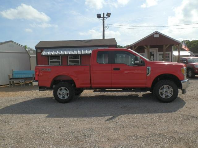 Ford Super Duty F-250 Vehicle Full-screen Gallery Image 06