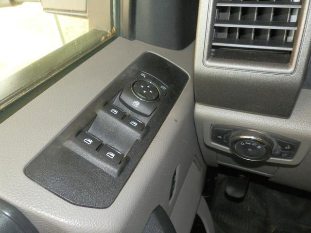 Ford Super Duty F-250 Vehicle Full-screen Gallery Image 15