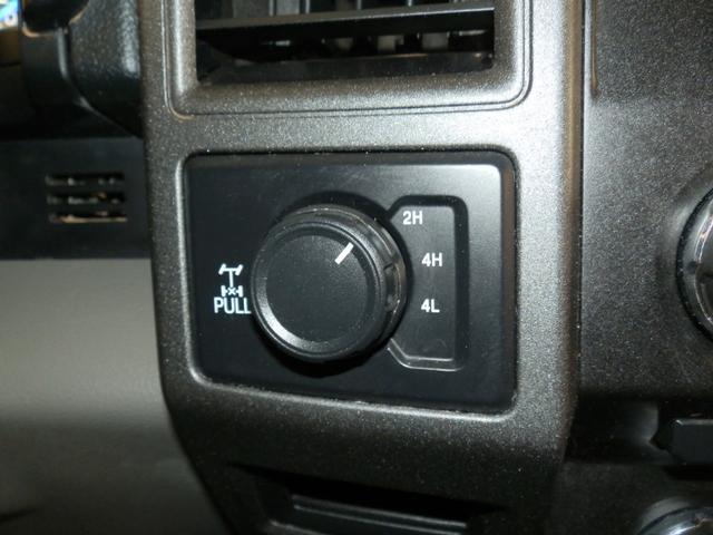 Ford Super Duty F-250 Vehicle Full-screen Gallery Image 16