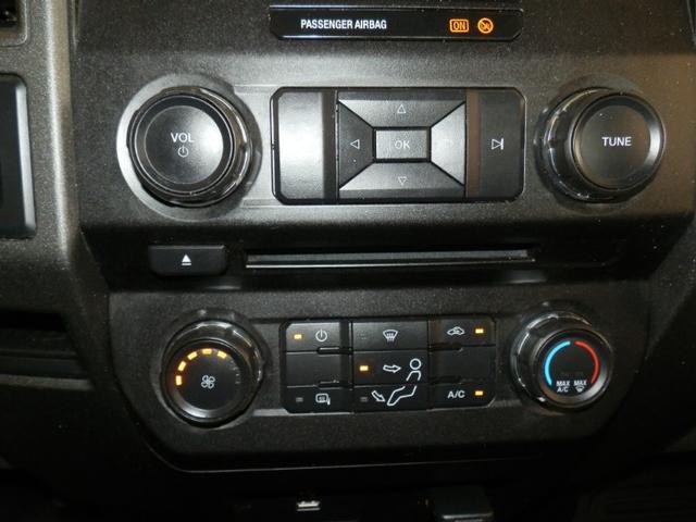 Ford Super Duty F-250 Vehicle Full-screen Gallery Image 18